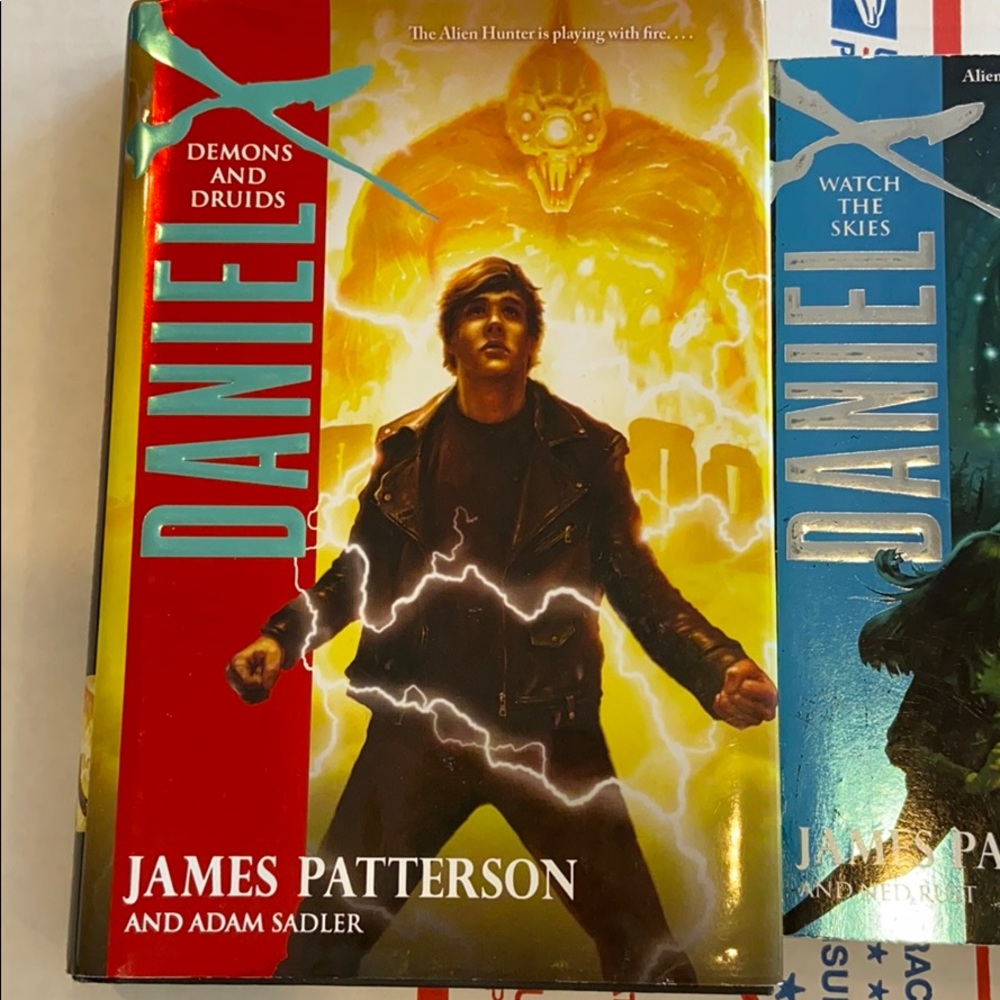 2 DANIEL X Books James Patterson #1 and #2 Aliens - Picture 2 of 11